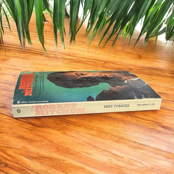 The Robert Mitchum Story “It Sure Beats Working” by Mike Tomkies 1973 Paperback - Picture 3 of 8